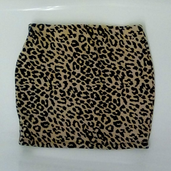 2 piece set! leopard skirt-mini & top - Picture 2 of 8